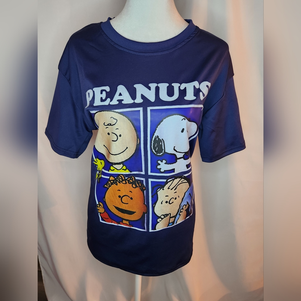 No brand, size XL peanuts top